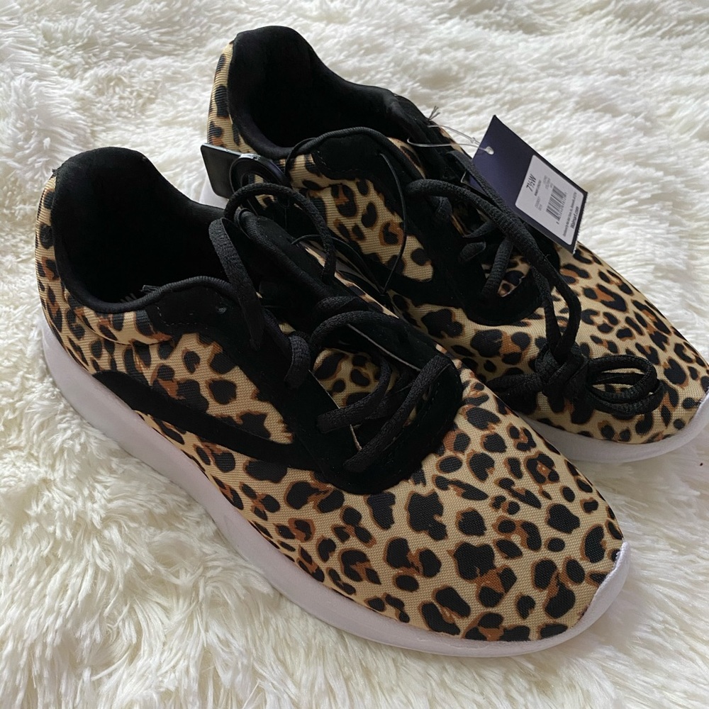 NWT Athletic Works Cheetah Sneaks, Size 7.5W
